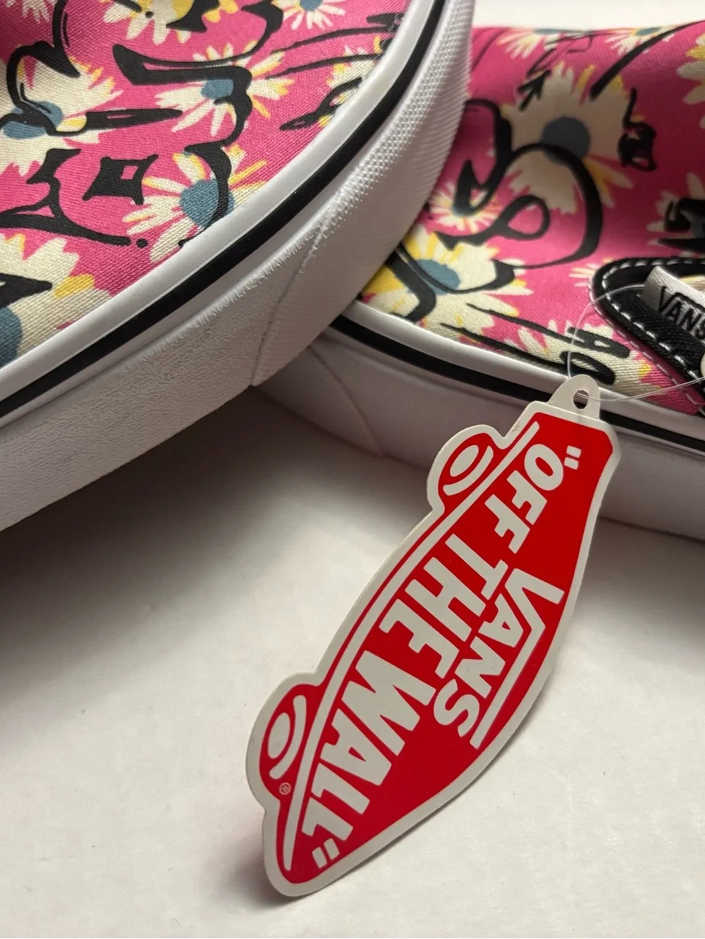 New! Vans off the wall slip on canvas shoes pink graffiti size M6.5/W8